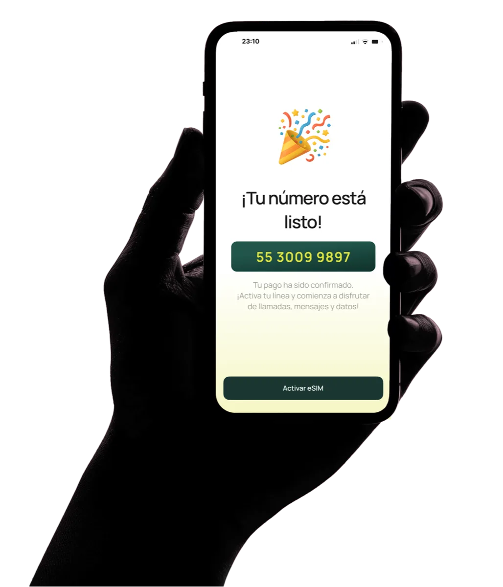 Una mano sosteniendo un teléfono con la app de supr confirmando que tu número está listo